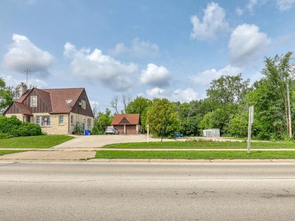 20060 W Greenfield AVENUE, Brookfield, WI 53045