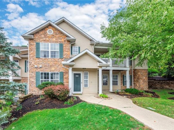 14821 Lenox Drive , Unit 221, Strongsville, OH 44136