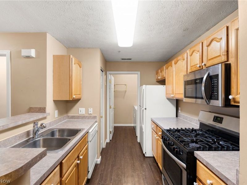 14821 Lenox Drive, Unit 221, Strongsville, OH 44136 Photo 7