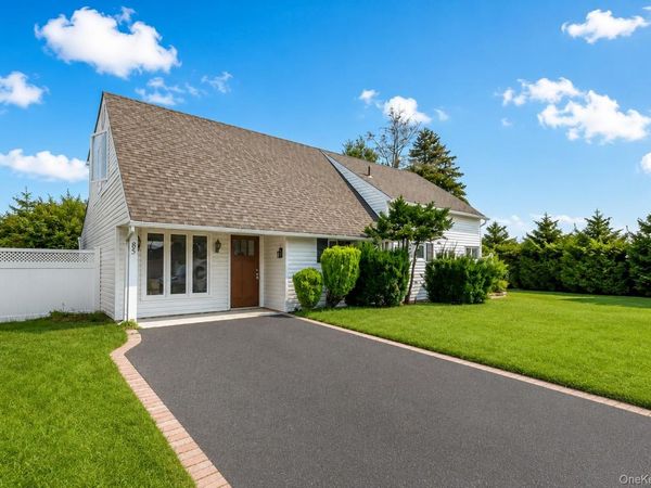 85 Twin Lane N, Wantagh, NY 11793