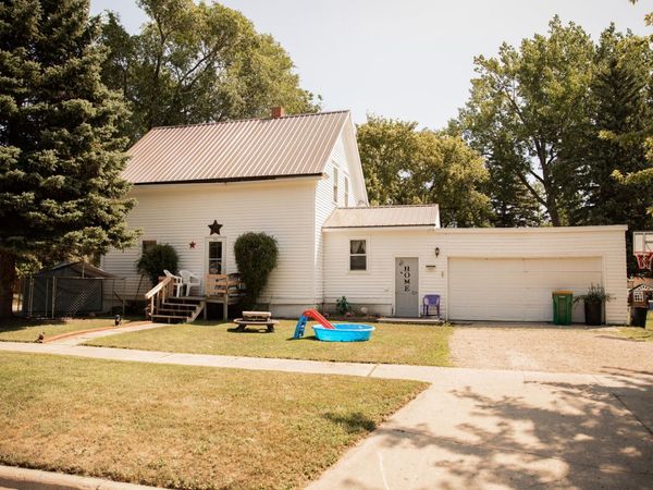 203 S Main Street, Gwinner, ND 58040