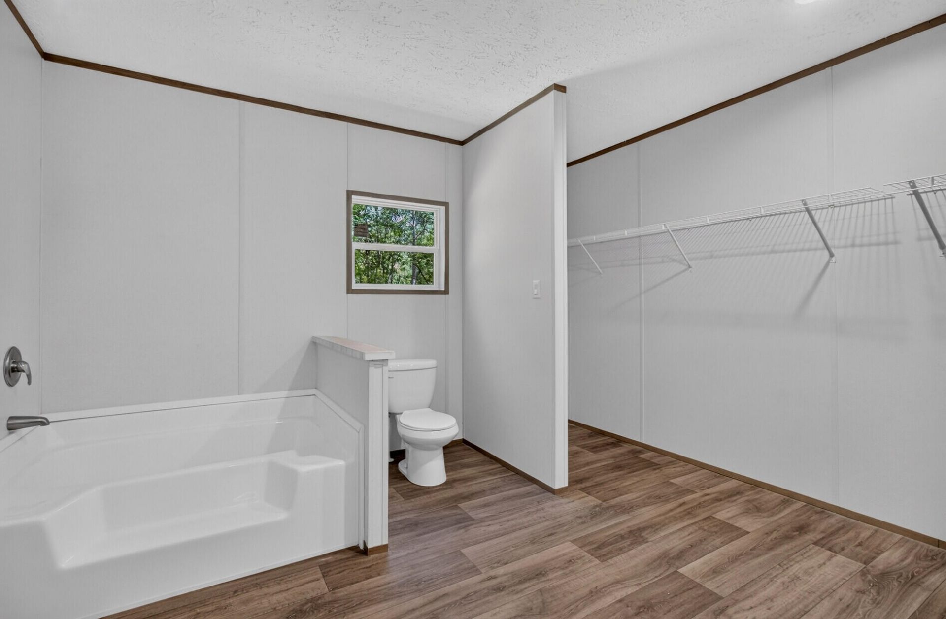 270 Saturn Lane Photo 16
