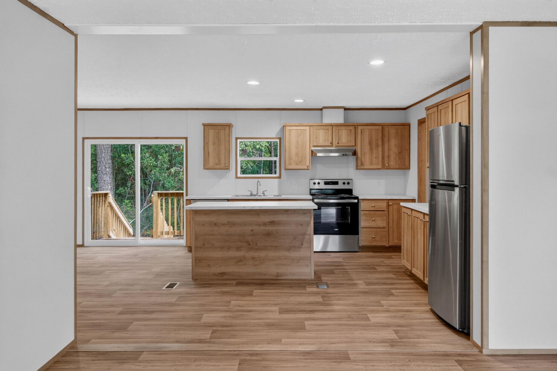 270 Saturn Lane Photo 6