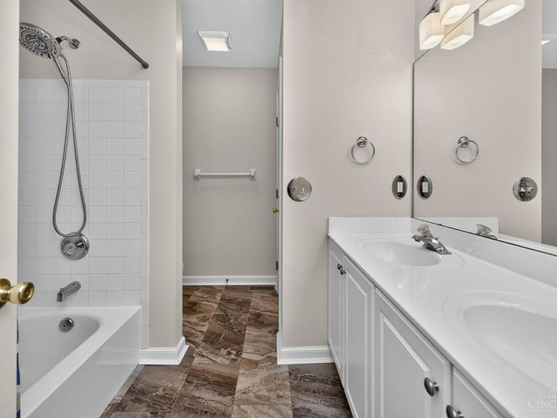 10203 Meadowknoll Drive, Symmes Township, OH 45140 Photo 30