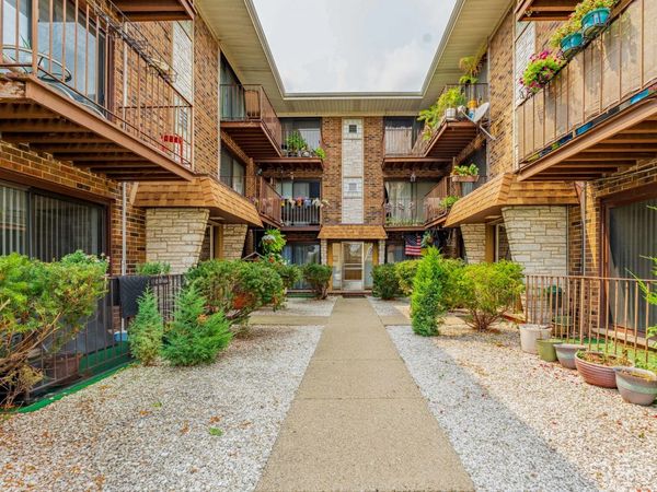 3158 N NEENAH Avenue , Unit 1C, Chicago, IL 60634