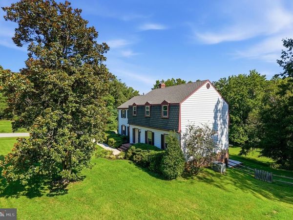 4 WALL, FREDERICKSBURG, VA 22405
