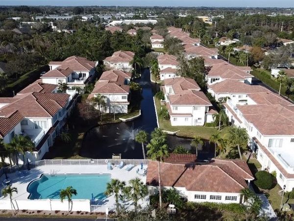 528 7th Square, Unit 103, Vero Beach, FL 32962