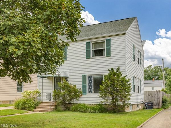 329 Pierce Avenue , Cuyahoga Falls, OH 44221