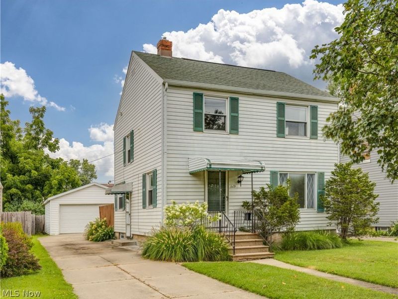 329 Pierce Avenue, Cuyahoga Falls, OH 44221 Photo 2