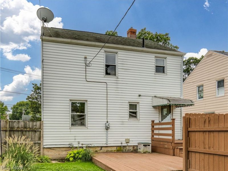 329 Pierce Avenue, Cuyahoga Falls, OH 44221 Photo 3