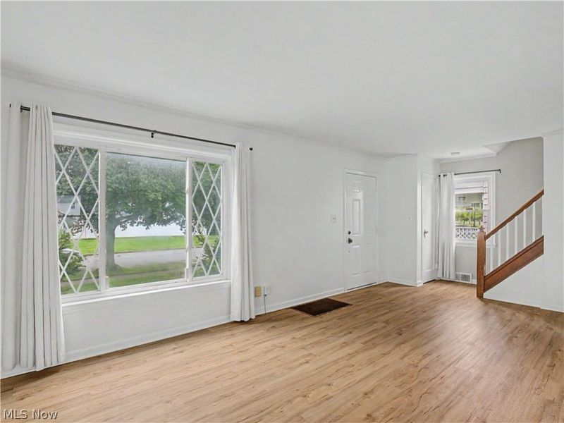 329 Pierce Avenue, Cuyahoga Falls, OH 44221 Photo 5