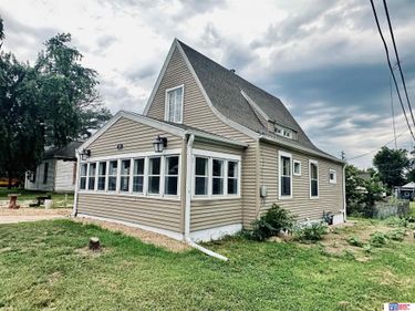 714 9th Street, Fairbury, NE 68352