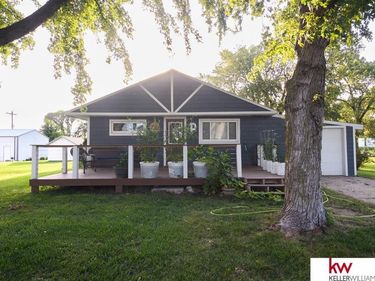 1012 Thayer Avenue, Chester, NE 68327