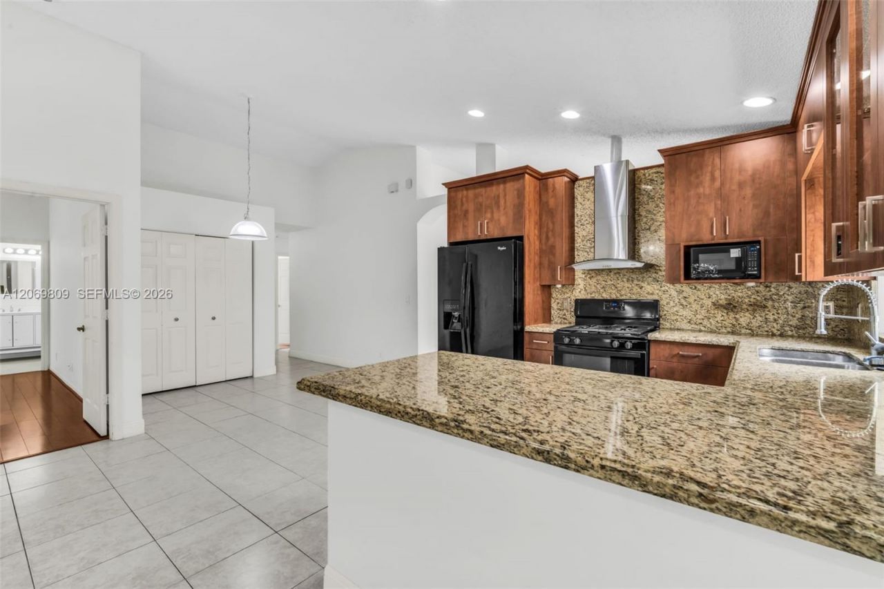 2230 NW 145th Ave , Pembroke Pines, FL 33028 Photo