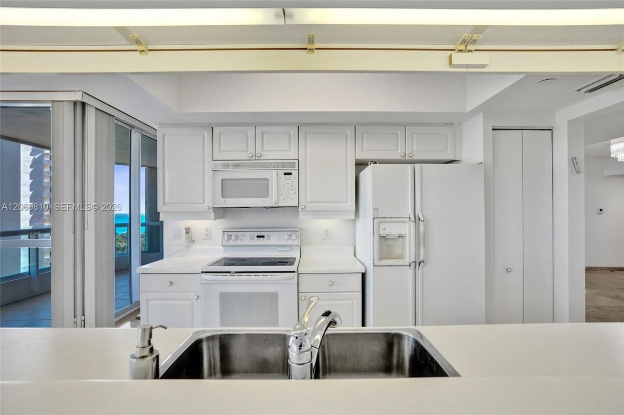 21205 Yacht Club Dr , Unit 2310, Aventura, FL 33180 Photo