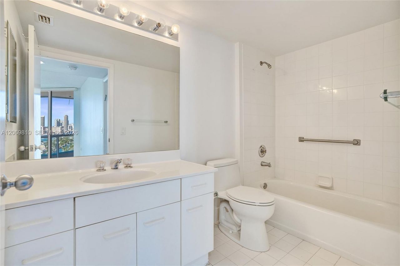 21205 Yacht Club Dr , Unit 2310, Aventura, FL 33180 Photo