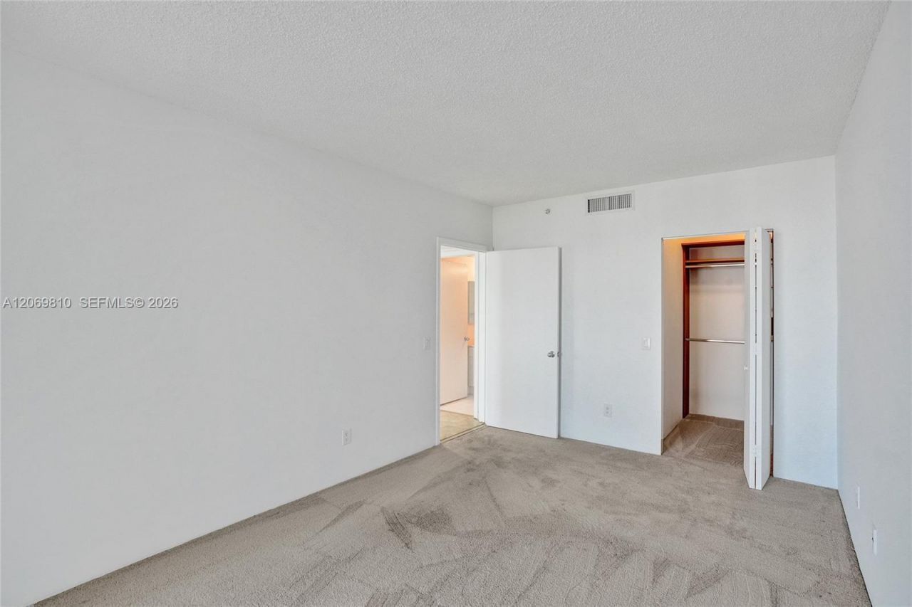 21205 Yacht Club Dr , Unit 2310, Aventura, FL 33180 Photo