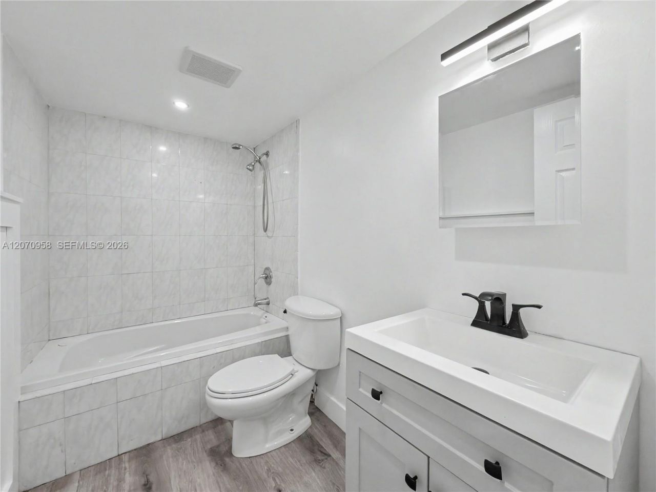 8411 NW 8th St , Unit 102, Miami, FL 33126 Photo