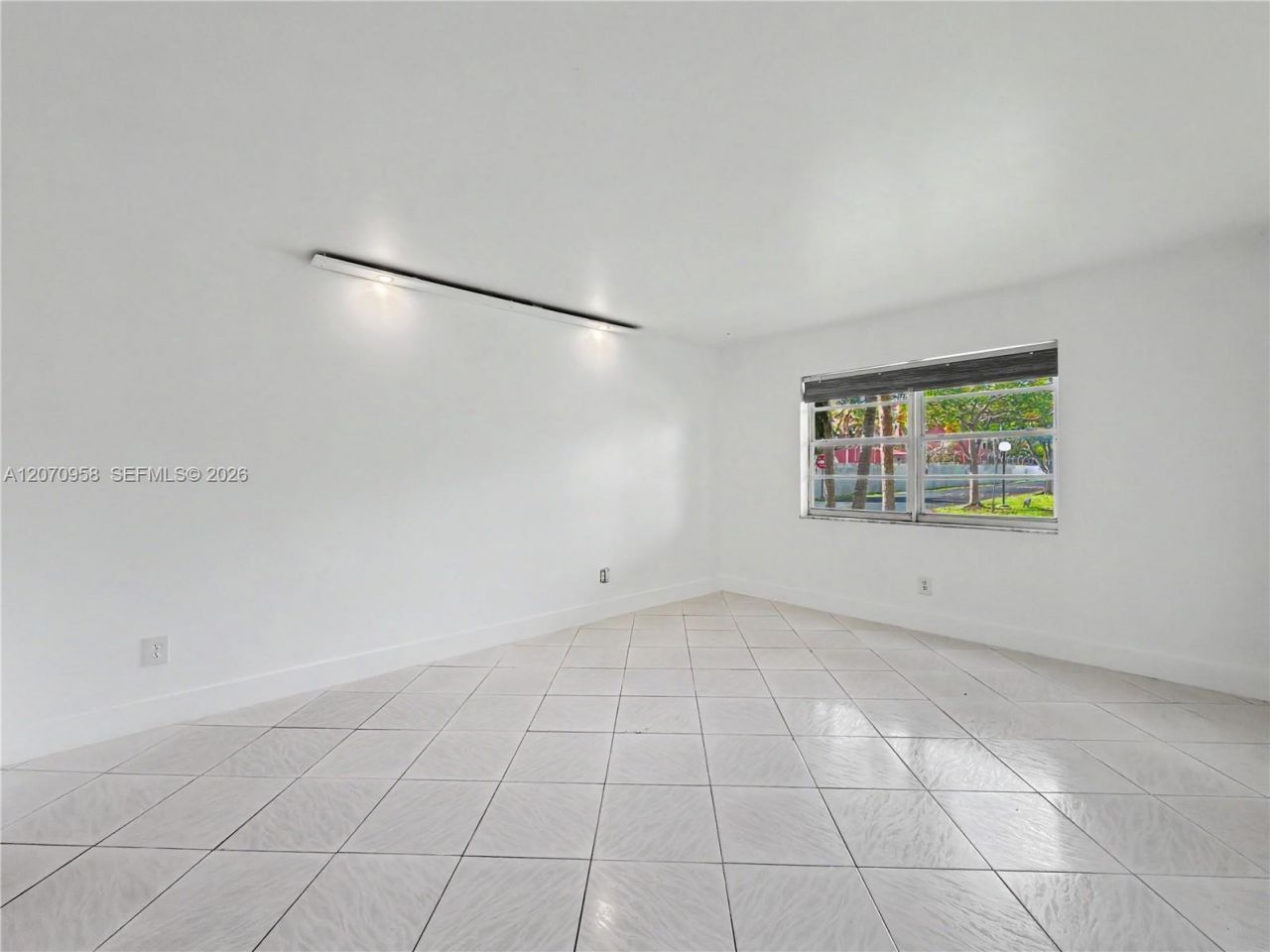 8411 NW 8th St , Unit 102, Miami, FL 33126 Photo