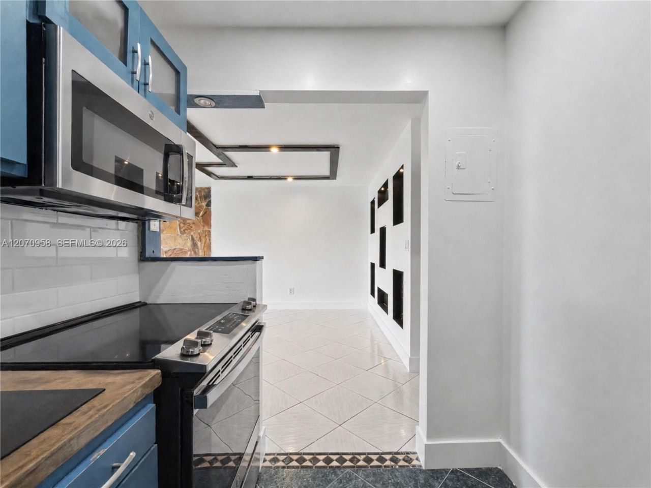 8411 NW 8th St , Unit 102, Miami, FL 33126 Photo