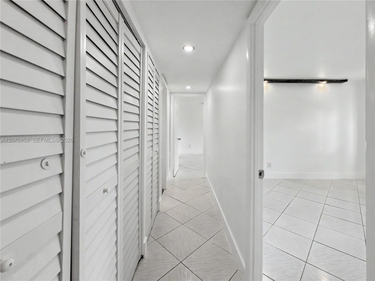8411 NW 8th St , Unit 102, Miami, FL 33126 Photo