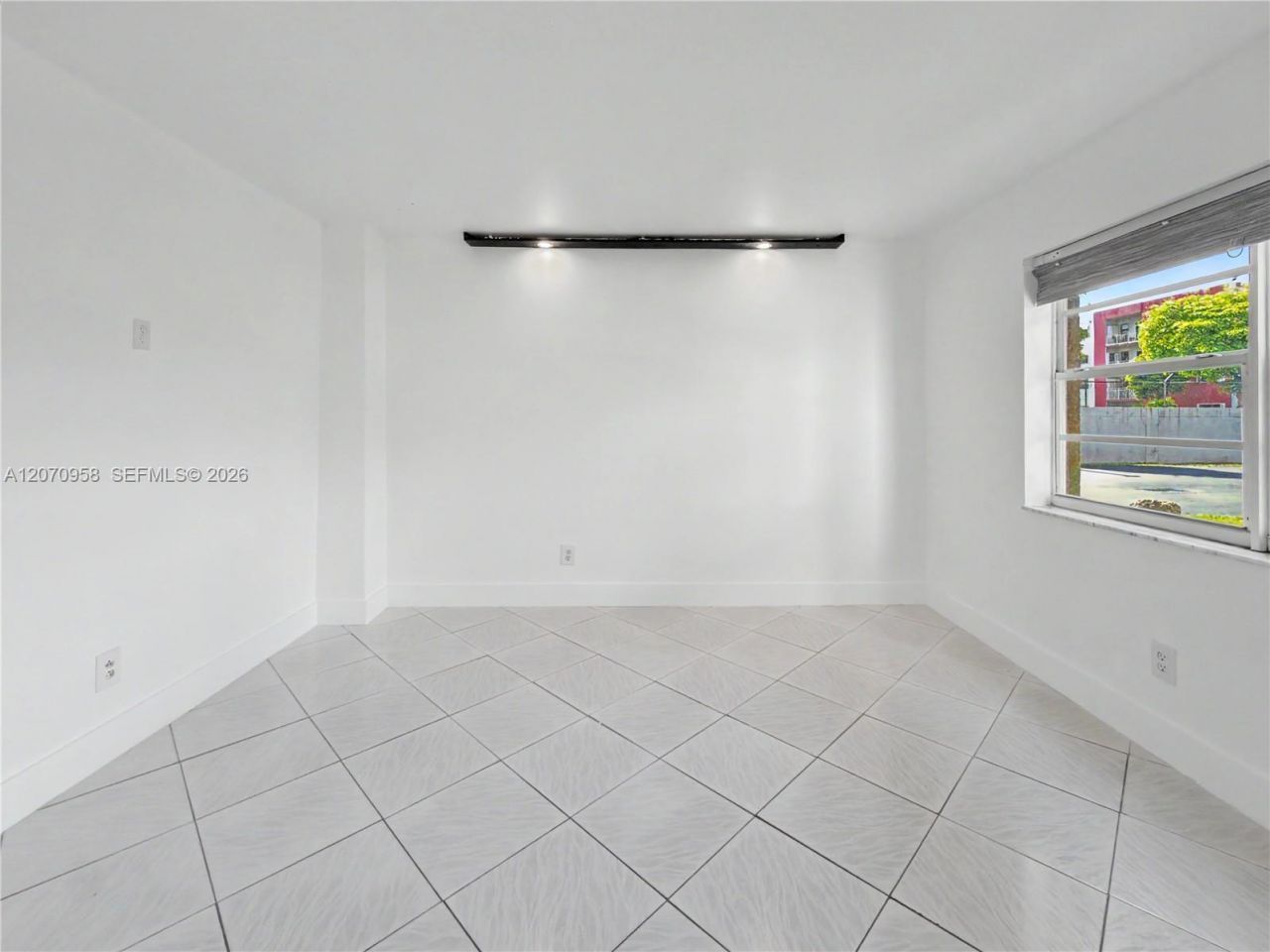 8411 NW 8th St , Unit 102, Miami, FL 33126 Photo