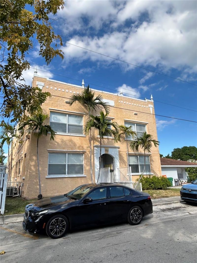 953 SW 10th St , Unit 12, Miami, FL 33130 Photo