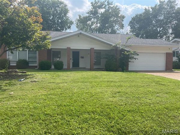 844 Townhouse Lane , Hazelwood, MO 63042