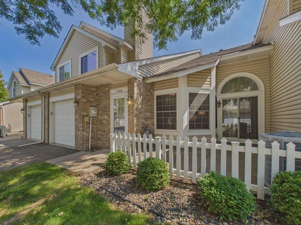 1744 Maple Court, Falcon Heights, MN 55113