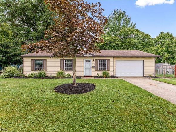 3756 Charring Cross Drive , Stow, OH 44224