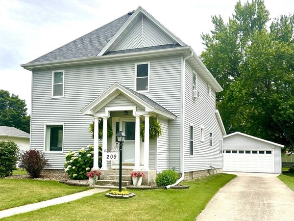 209 W 3rd Street, Kanawha, IA 50447