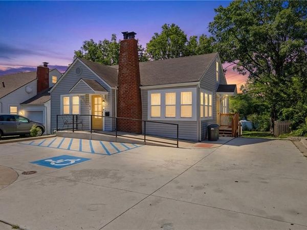 102 SW 2nd Street, Lee's Summit, MO 64063