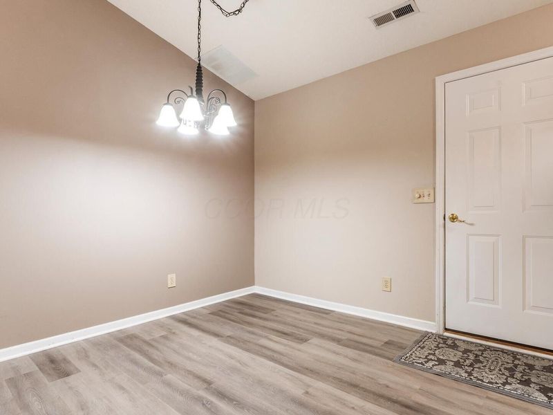 643 Kensington Drive, Heath, OH 43056 Photo 12