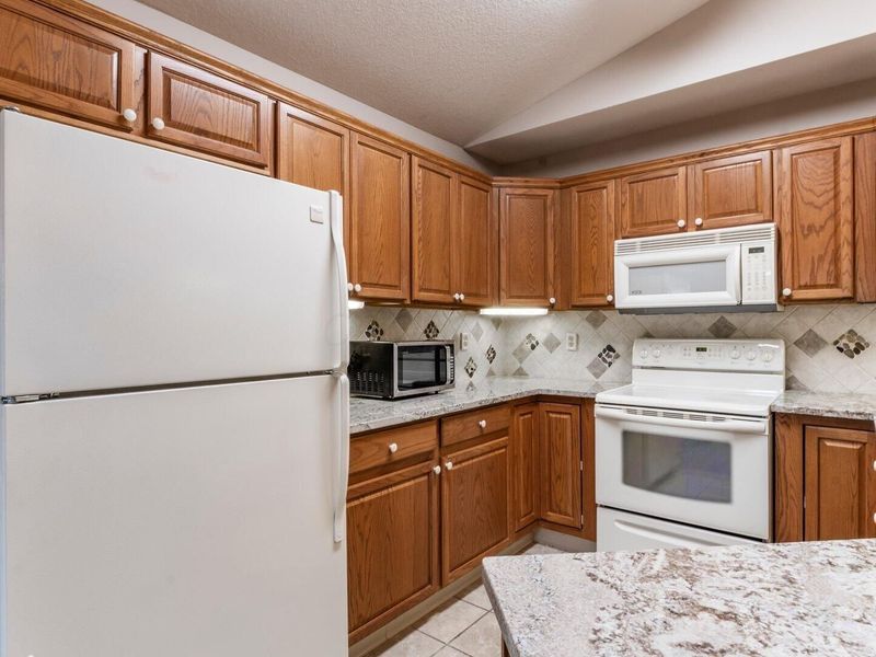 643 Kensington Drive, Heath, OH 43056 Photo 15