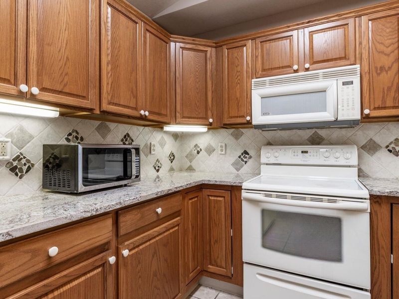 643 Kensington Drive, Heath, OH 43056 Photo 18