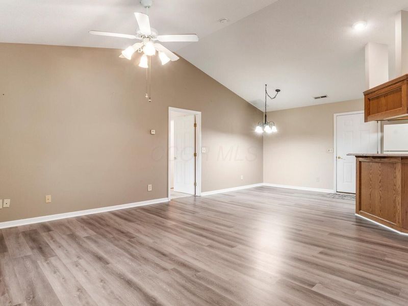 643 Kensington Drive, Heath, OH 43056 Photo 8