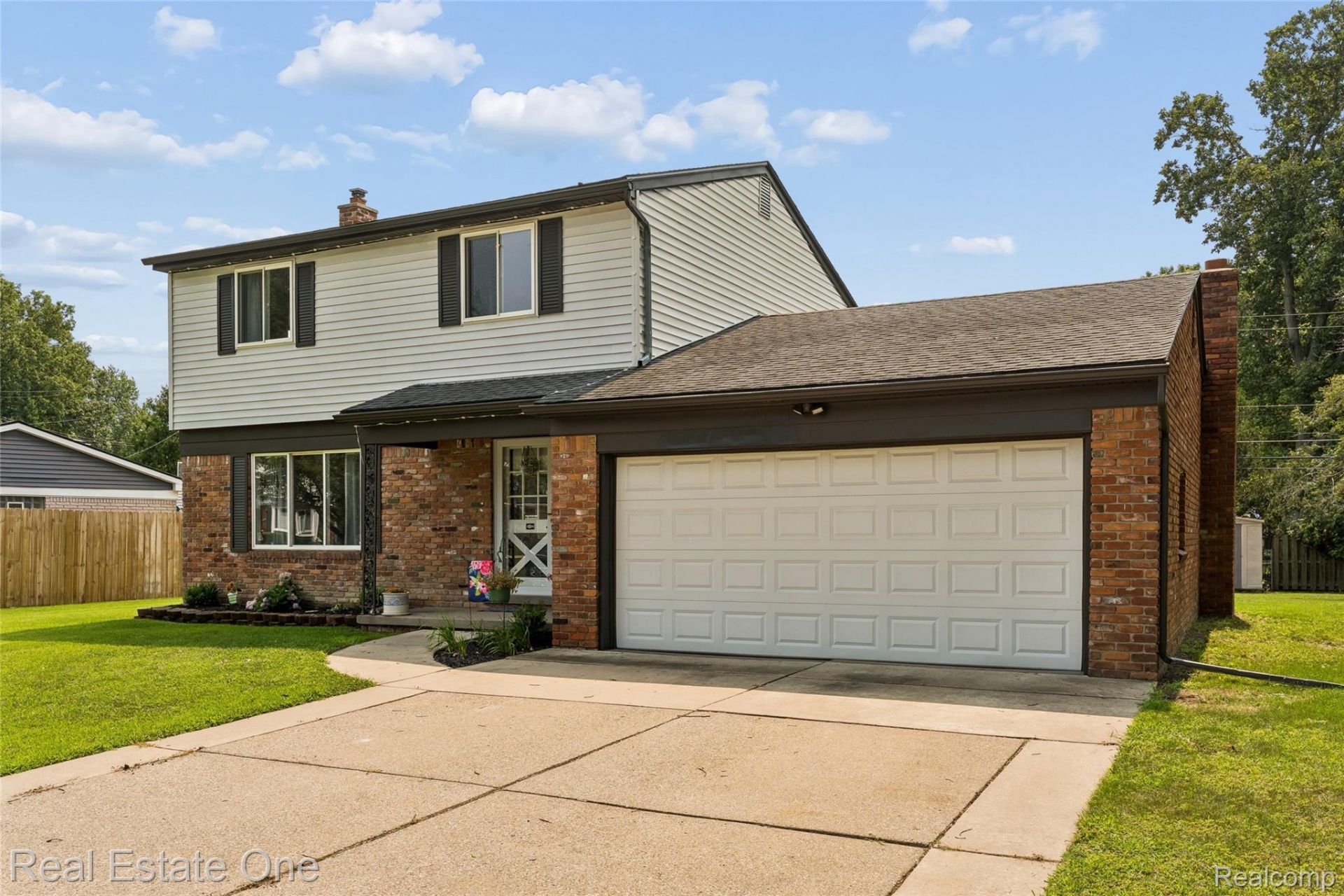 23678 King Drive, Clinton Township, Mi 48035 Main Photo