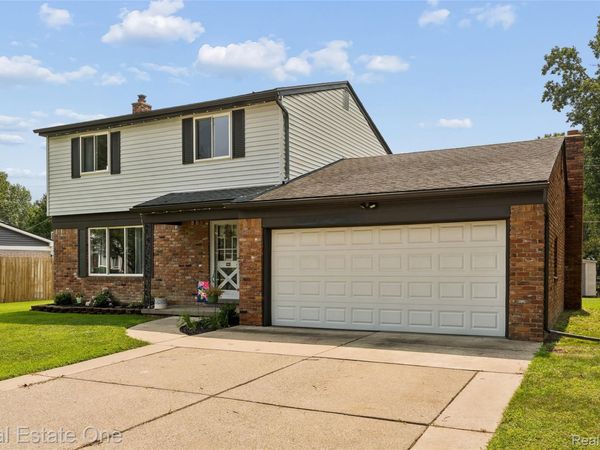 23678 King Drive, Clinton Township, Mi 48035