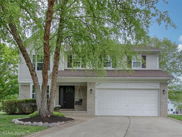 1029 Shetland Drive , South Lyon, Mi 48178