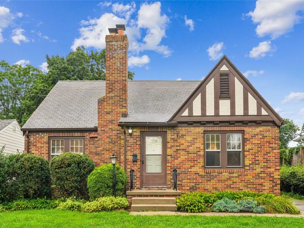 2500 Kenway Drive, Des Moines, IA 50310
