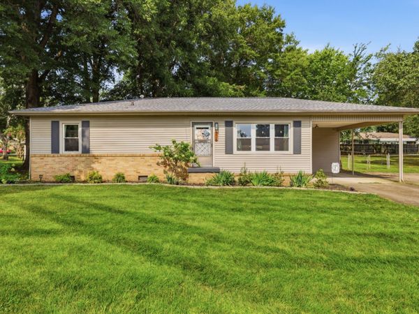 216 Ellis Dr , Paris, TN 38242