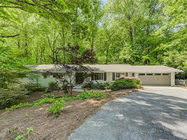 570 Elden Drive , Atlanta, GA 30342