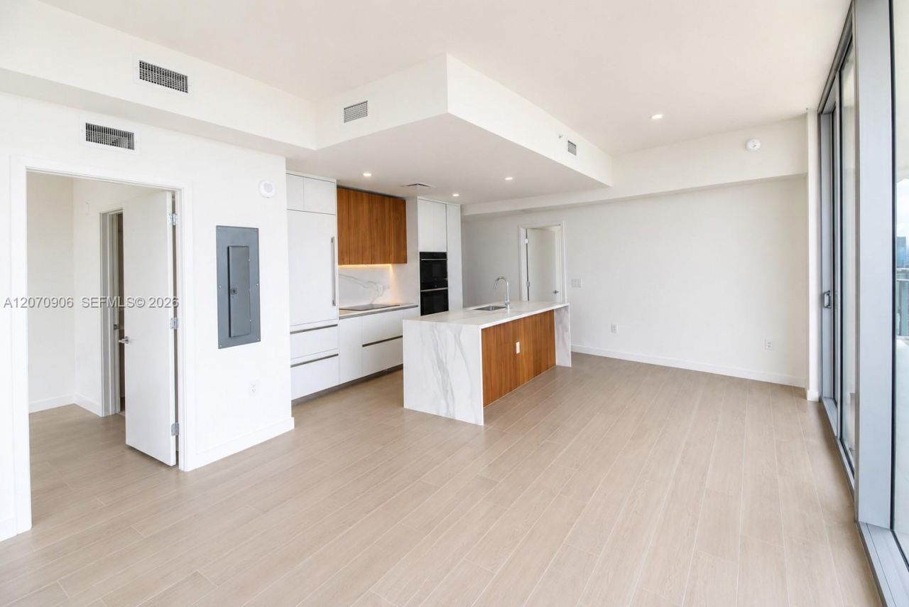 1400 Biscayne Blvd , Unit 3401, Miami, FL 33132 Photo