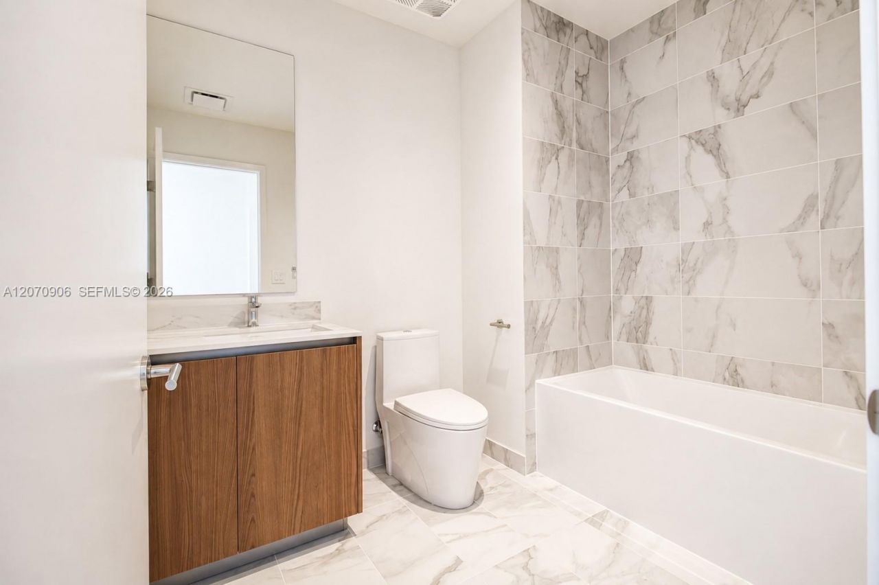 1400 Biscayne Blvd , Unit 3401, Miami, FL 33132 Photo