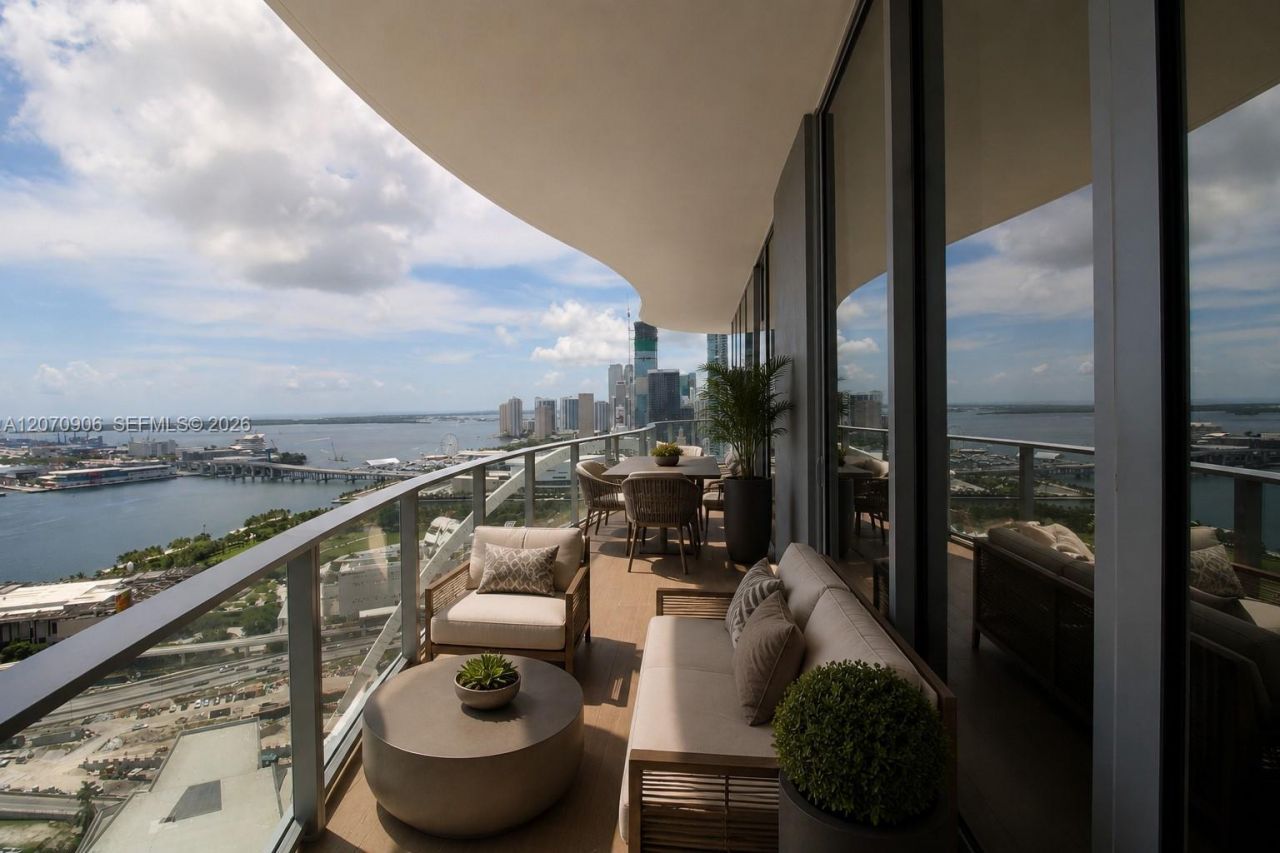 1400 Biscayne Blvd , Unit 3401, Miami, FL 33132 Photo