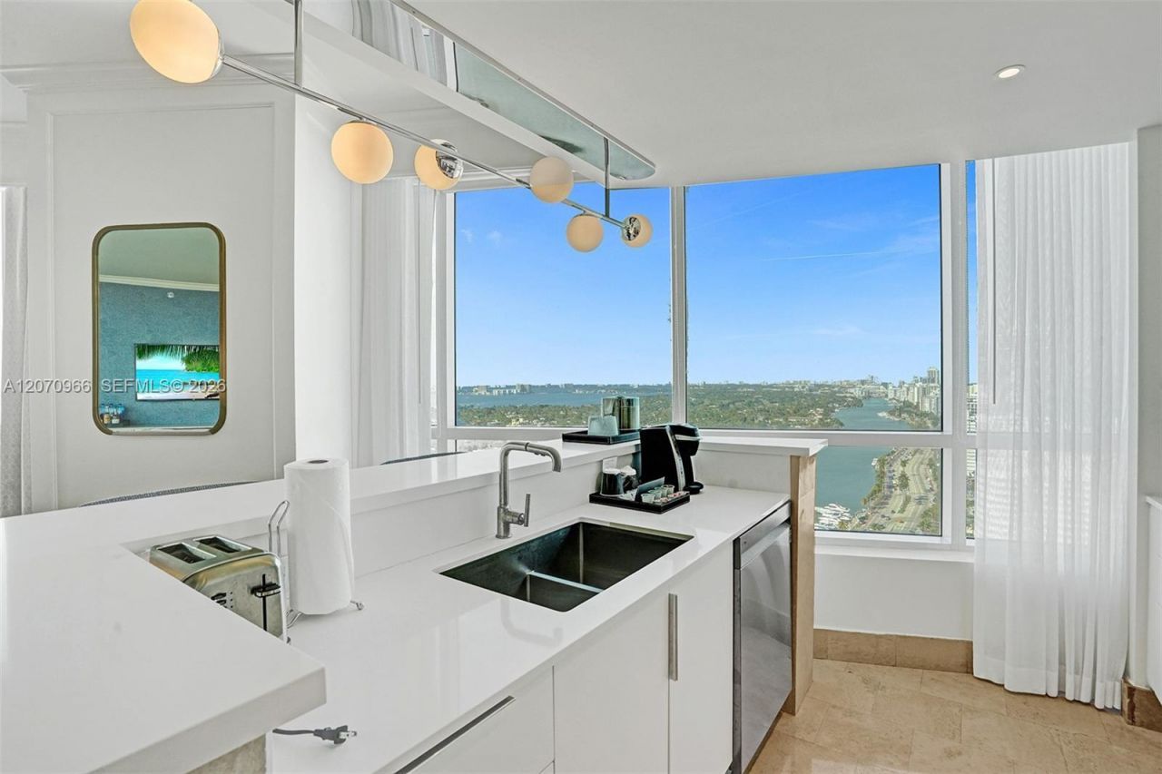 4401 Collins Ave , Unit 2915, Miami Beach, FL 33140 Photo
