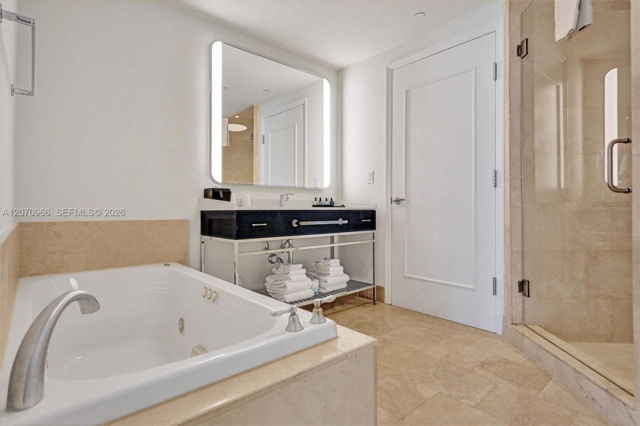 4401 Collins Ave , Unit 2915, Miami Beach, FL 33140 Photo