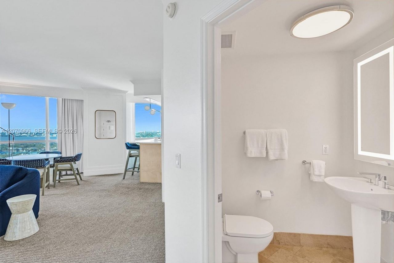 4401 Collins Ave , Unit 2915, Miami Beach, FL 33140 Photo