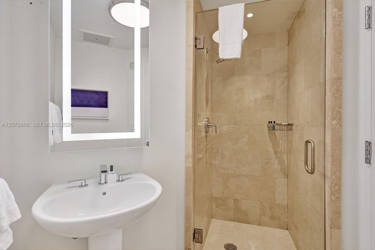 4401 Collins Ave , Unit 2915, Miami Beach, FL 33140 Photo