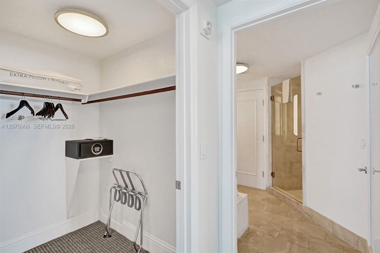 4401 Collins Ave , Unit 2915, Miami Beach, FL 33140 Photo